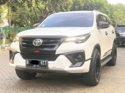 Toyota Fortuner 2.4 VRZ TRD AT 2019 Putih 2