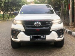 Toyota Fortuner 2.4 VRZ TRD AT 2019 Putih 3