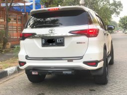 Toyota Fortuner 2.4 VRZ TRD AT 2019 Putih 5