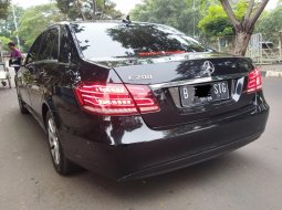 Mercedes-Benz E-Class E 200 2016 Hitam 5