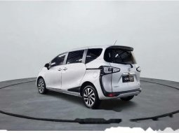 Jawa Barat, jual mobil Toyota Sienta V 2017 dengan harga terjangkau 1