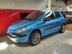 Dijual mobil Pribadi Peugeot 206  Warna Biru Benhure