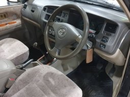 Toyota Kijang Krista 2.0 MT Diesel 2004 4