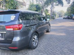 Kia Grand Sedona Ultimate 2017 Abu-abu 2