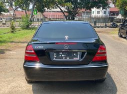 Mercedes-Benz E-Class E 240 2004 Hitam ISTIMEWA SIAP PAKAI JAMIN SUKA BGT GRESS SEKALI BUKTIIN 6