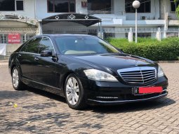 Mercedes-Benz S-Class S 350 2010 Hitam 2