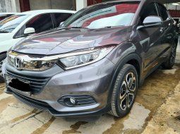 Honda HRV E AT ( Matic ) 2018 Abu2 Tua New Model Km 28rban  Siap Pakai 3