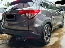 Honda HRV E AT ( Matic ) 2018 Abu2 Tua New Model Km 28rban  Siap Pakai 5