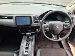 Honda HRV E AT ( Matic ) 2018 Abu2 Tua New Model Km 28rban  Siap Pakai 8