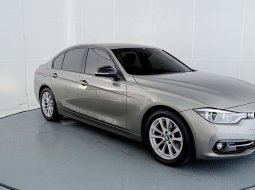 BMW 320i Sport AT 2018 Silver 2