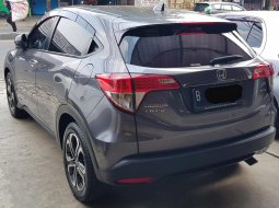Honda HRV E Facelift A/T ( Matic ) 2018 Abu2 Km ASLI 28rban Mulus Siap Pakai 4