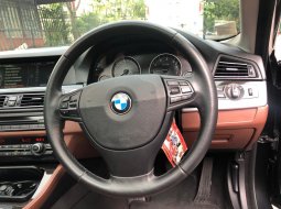 BMW 5 Series 528i 2013 Hitam 9
