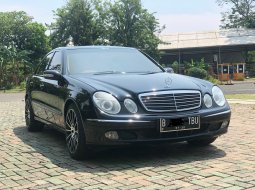 Mercedes-Benz E-Class E 240 2004 Hitam 1