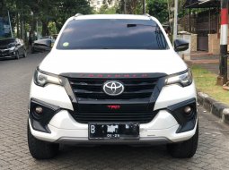 Toyota Fortuner 2.4 VRZ TRD AT Putih 2019 1