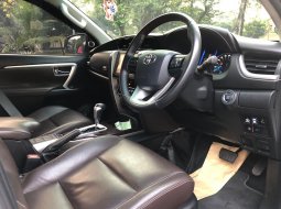 Toyota Fortuner 2.4 VRZ TRD AT Putih 2019 10