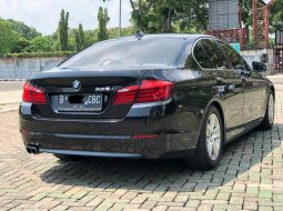 BMW 5 Series 528i 2013 Hitam 6