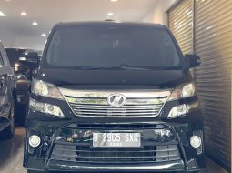 Toyota Vellfire ZG 2013 1