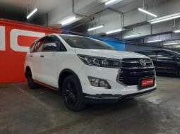 Jual cepat Toyota Venturer 2018 di DKI Jakarta 2