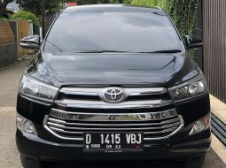 Dijual Mobil Bekas Toyota Kijang Innova V 2017