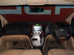 Jawa Barat, jual mobil Hyundai H-1 Elegance 2012 dengan harga terjangkau 4