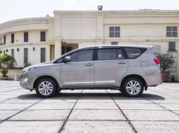 Mobil Toyota Kijang Innova 2017 V dijual, DKI Jakarta 9