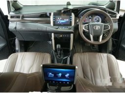 Jual Toyota Kijang Innova V 2019 harga murah di Jawa Timur 7