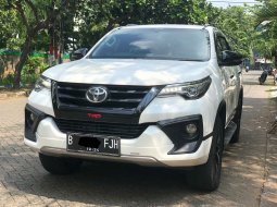 Toyota Fortuner 2.4 VRZ TRD AT 2019 Putih 2