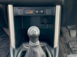 Toyota Venturer 2.4 Q M/T Diesel 2019 1