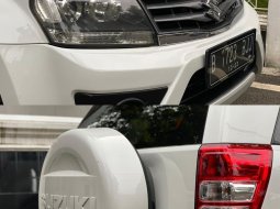 Suzuki grand Vitara JLX 2.4 2013 putih 2