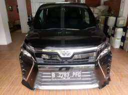 Mobil Toyota Voxy 2018 terbaik di Jawa Timur 1