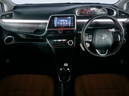 JUAL Toyota Sienta V MT 2017 Silver 9
