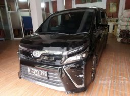 Mobil Toyota Voxy 2018 terbaik di Jawa Timur 3