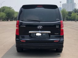 Hyundai H-1 Royale AT Hitam 2017 4