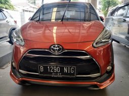 Toyota Sienta Q CVT 2017 Orange