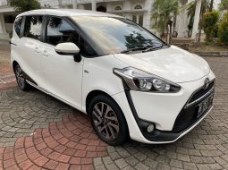 Toyota Sienta V 2017 Putih 2