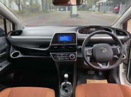 Toyota Sienta V 2017 Putih 7