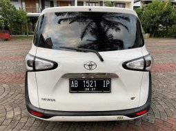 Toyota Sienta V 2017 Putih 8