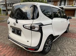 Toyota Sienta V 2017 Putih 10