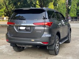 Toyota Fortuner 2.4 VRZ AT Grey 2016 6