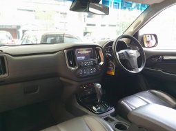 Chevrolet Trailblazer LTZ AT 2017 Hitam 3