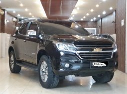 Chevrolet Trailblazer LTZ AT 2017 Hitam 8