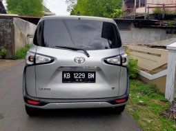 Toyota Sienta V 2016 8