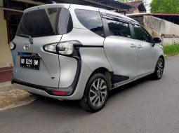 Toyota Sienta V 2016 7