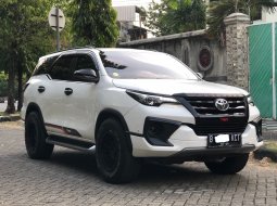 Toyota Fortuner 2.4 VRZ TRD AT Putih 2022 3