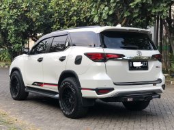 Toyota Fortuner 2.4 VRZ TRD AT Putih 2022 6