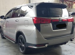 Toyota Innova 2.4 G Up Venturer A/T ( Matic Diesel ) 2019 Silver Km 25rban Good Condition 3