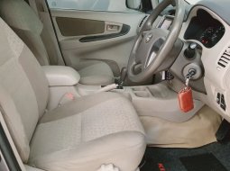 Toyota Innova G 2.0 Matic 2012 Abu-Abu 5