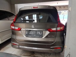 Suzuki Ertiga GL AT Abu-abu 2