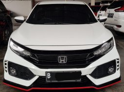 Honda Civic Hatchback E Modif R A/T ( Matic ) 2019 Putih Km 34rban Mulus Siap Pakai Good Condition