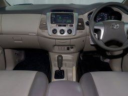 Toyota Kijang Innova 2.0 at 2013 Hitam 10